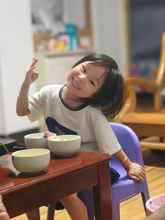 貴州5歲女童嚴璟璇在居住的屋苑，遭受驚馬匹拖行2公里死亡。抖音