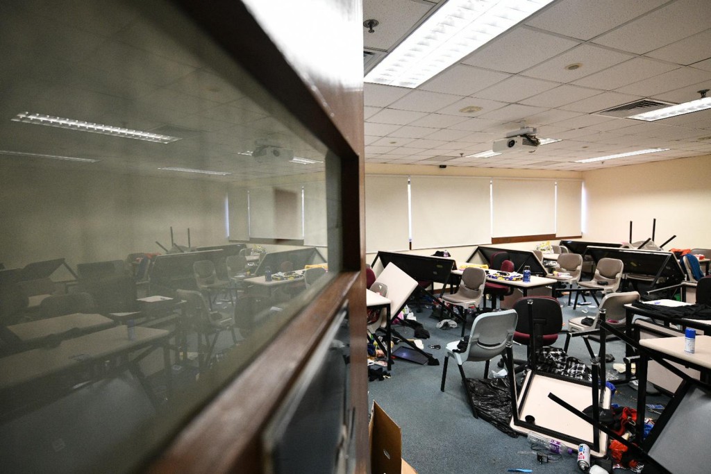 理工大學校園上月遭到示威者嚴重破壞。資料圖片