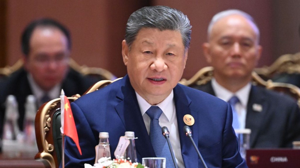 国家主席习近平在新德里出席金砖国家领导人第十八次会晤第一阶段会议。新华社