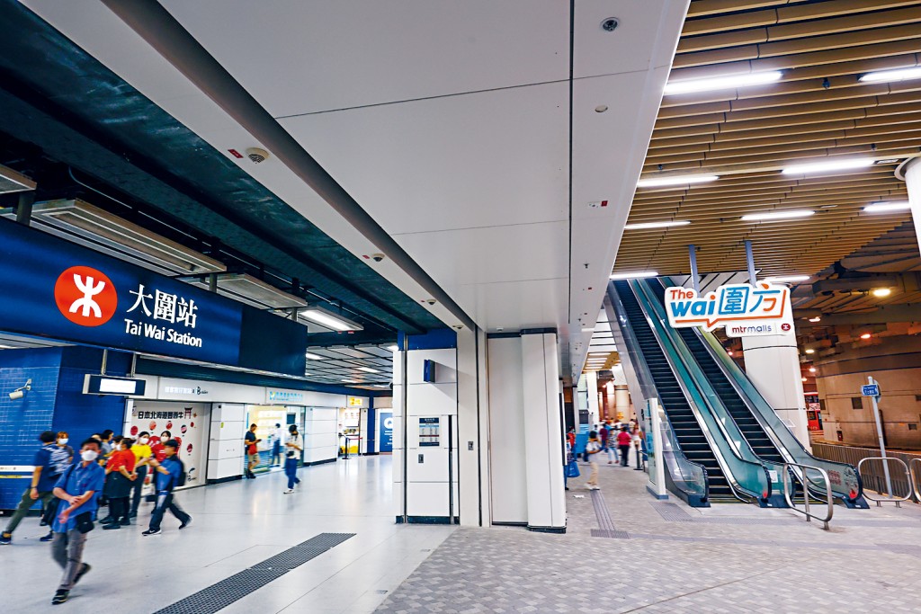 港鐵大圍站H出口於去年啟用,連接屯馬?月台及圍方,車站B出口亦可通往商場及公共運輸交匯處。