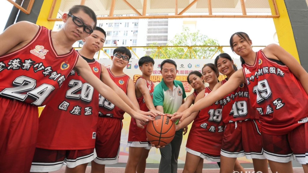 海關副關長陳子達到現場為隊員打氣。海關fb