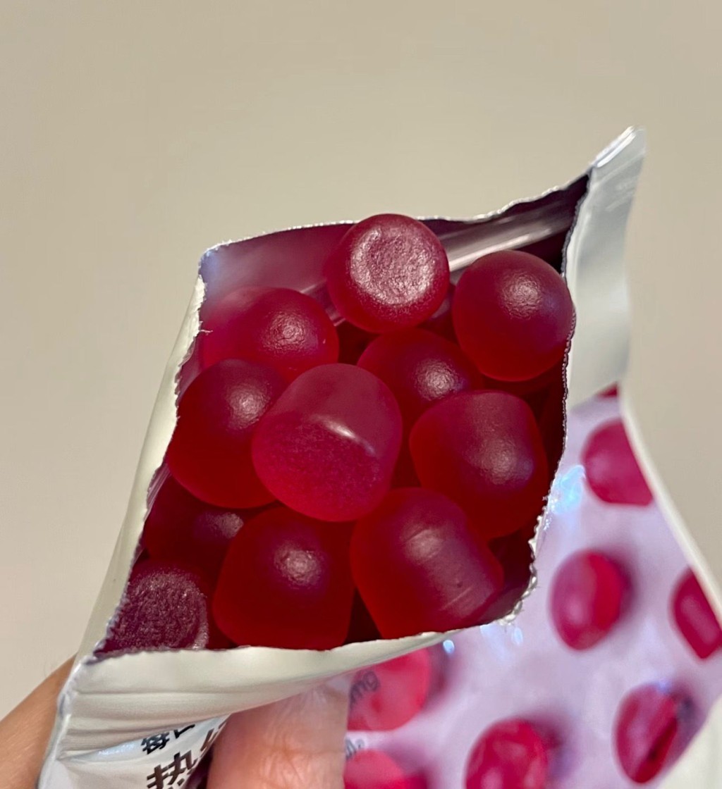 無印良品「機能性軟糖」  —— 熱紅酒味助眠軟糖（圖片來源：小紅書@meow酱）