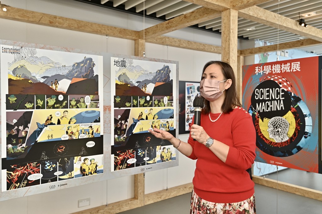 香港科學館總館長陳淑文介紹「科學機械展」內容。政府新聞處圖片