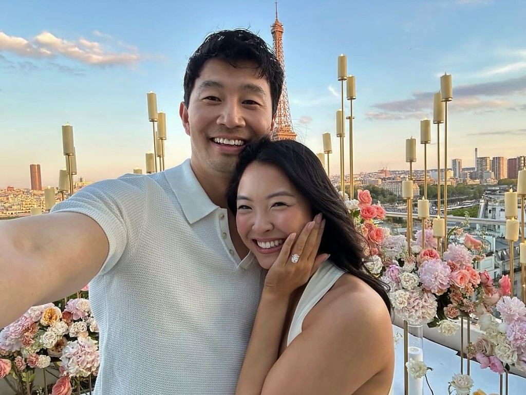 Allison Hsu靠在劉思慕胸膛，露出幸福表情。