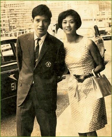 白茵与前职业足球员黄文伟于1968年结婚。