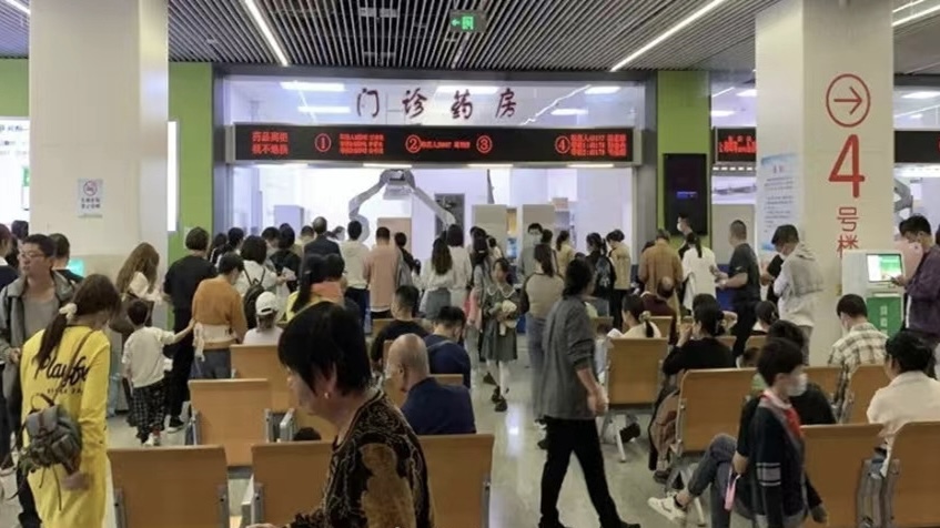 南京兒童醫院爆滿。