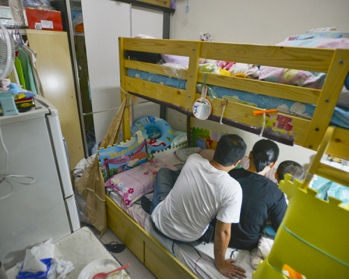 研究發現,近一半受訪者認為自己的居住單位不合格,生活空間不足、欠缺私隱,而且租金高昂。資料圖片