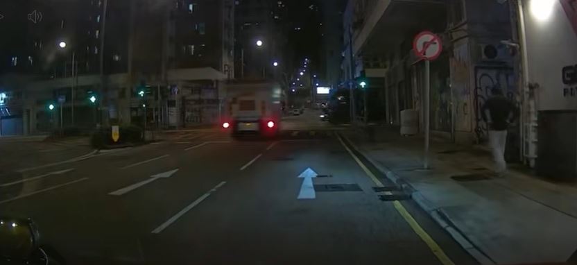 駛至吉席街順豐貨車駛出。fb 車cam L（香港群組）  