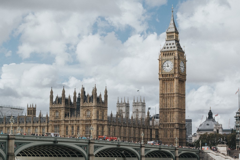 隨歐洲政壇吹起極右風，英國在內的歐洲反移民的風氣料愈來愈盛，Marcin Nowak / Unsplash圖片