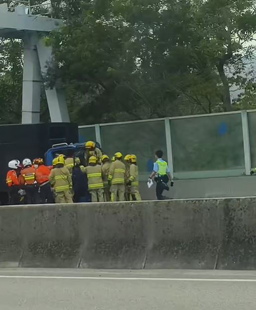 消防员在场救援。fb车cam L（香港群组）影片截图