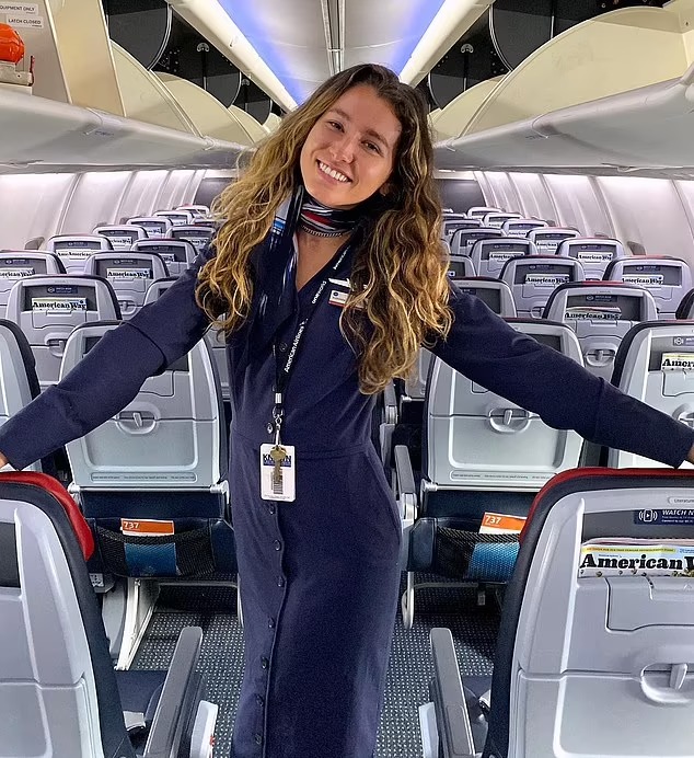艾莉是美航空姐。網圖 艾莉是美航空姐。網圖