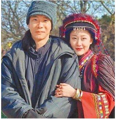 但到2002年时，有传蒋勤勤介入闺密兼台湾女星于佳卉与台湾导演老公张孝正的婚姻。