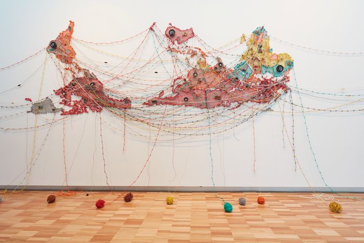 新州藝術博物館新館展品：Reena Saini Kallat的《Woven》。