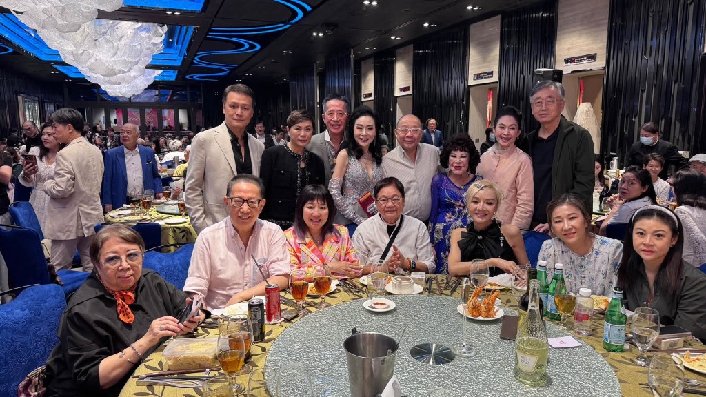 魏秋樺提前慶祝生日,獲大批國中人到賀。(FB@汪曼玲 《快拍.曼鏡頭》) 魏秋樺提前慶祝生日,獲大批國中人到賀。(FB@汪曼玲 《快拍.曼鏡頭》)