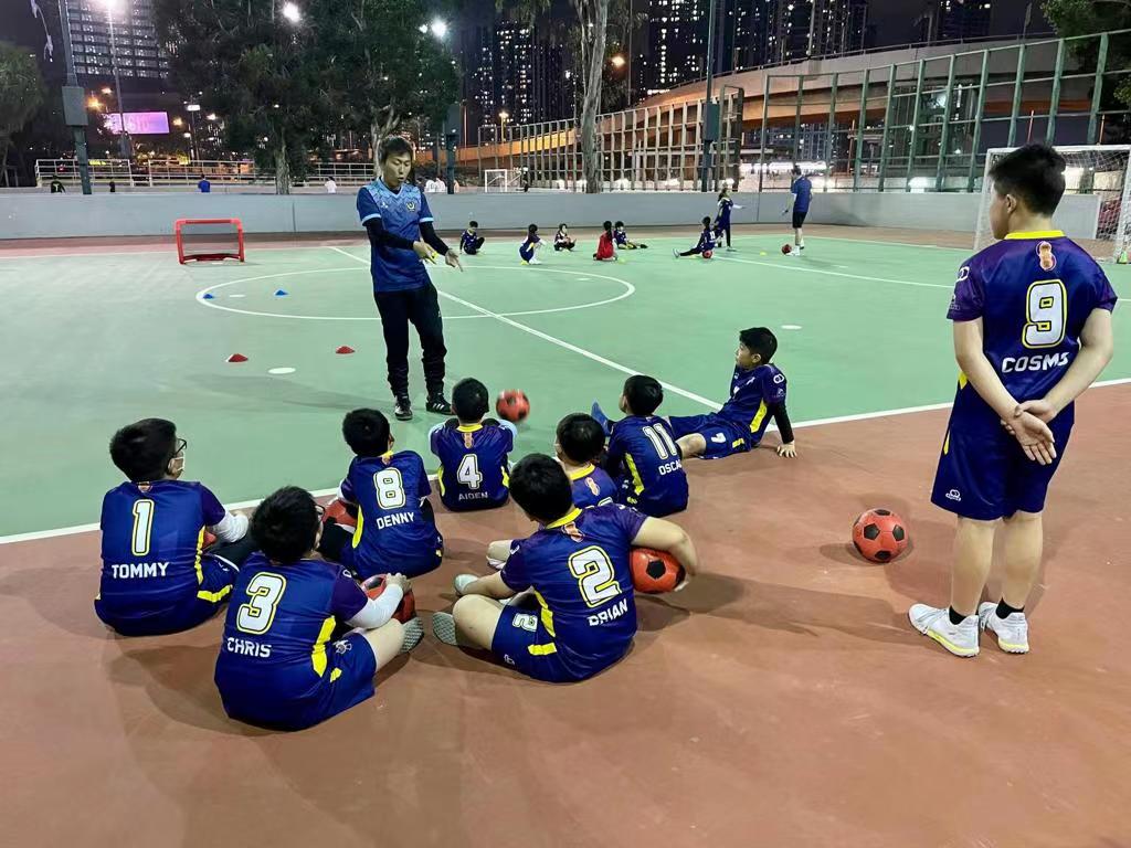 「有波齐齐踢」协助至少50名学童接受一年正规和有系统的专业足球训练。