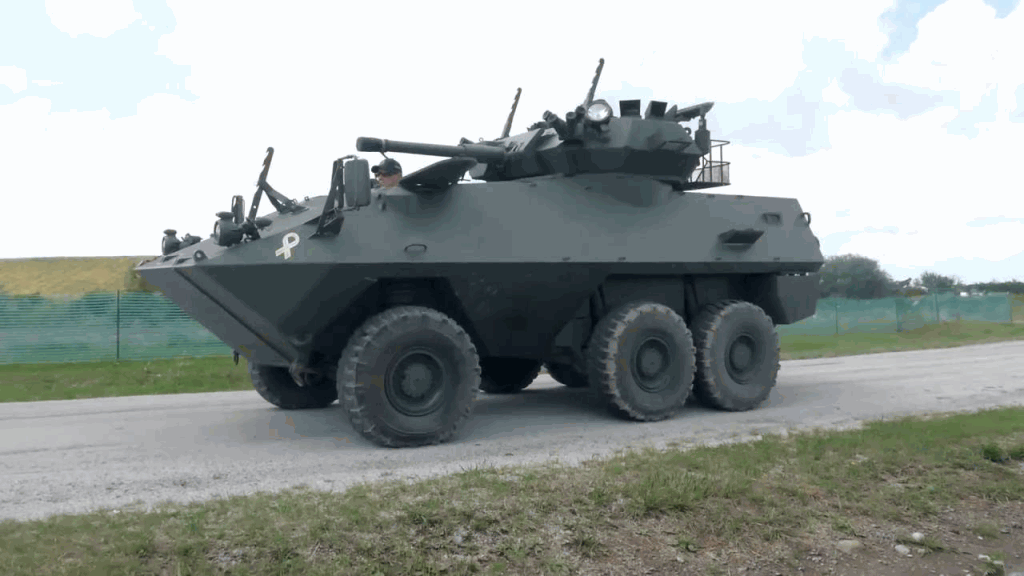 西方向烏克蘭提供的輪式戰車。  路透社