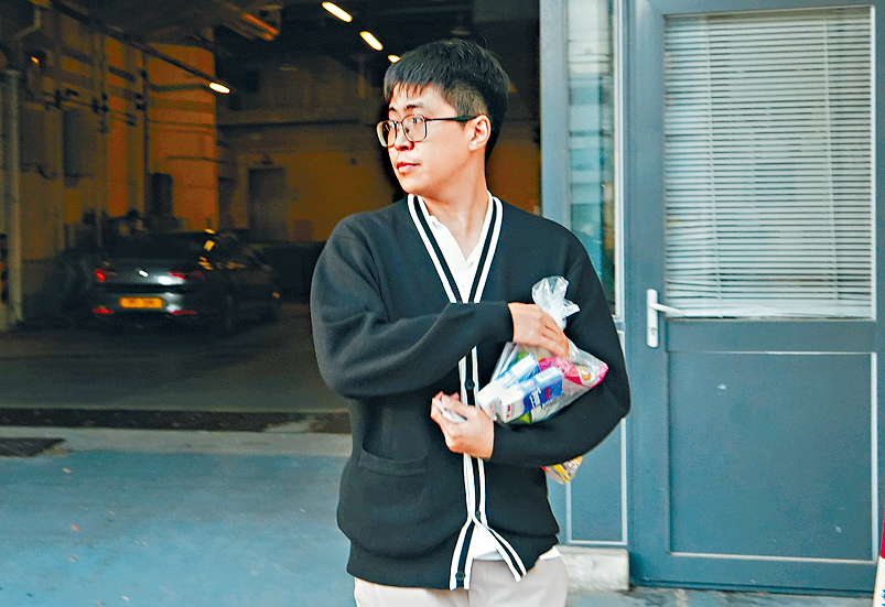 精進建築時任項目男經理簡浩楷,被控3項誤殺罪,獲准保釋候訊。