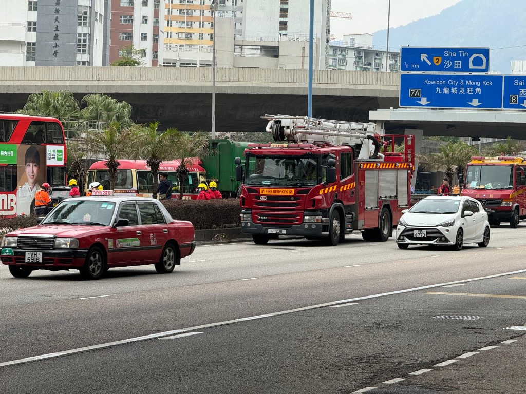 意外期間，現場一段觀塘道來回方向部份行車線封閉。網上圖片