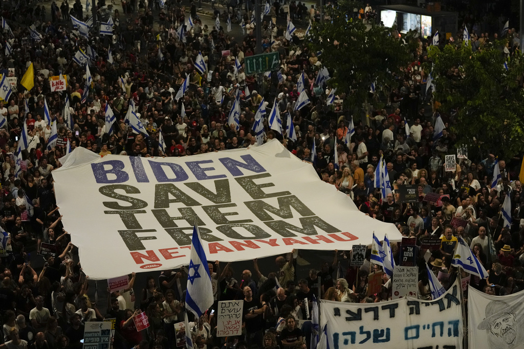 周六，有以色列民众在特拉维夫示威反对内塔尼亚胡政府，并呼吁释放被哈马斯扣押在加沙的人质。美联社