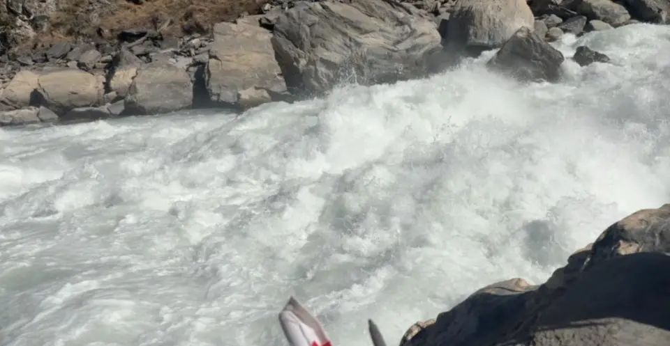 救援人員多次嘗試均無法打撈遺體。紅星新聞 救援人員多次嘗試均無法打撈遺體。紅星新聞