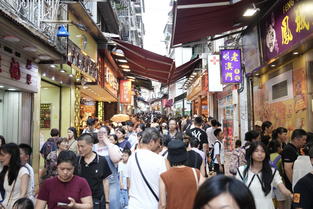 被問及旅遊局今年有否收到團客投訴，文綺華表示，目前部門巡查發現的問題數目，多於團客投訴。資料圖片