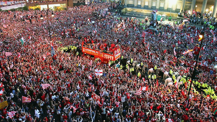 利物浦在2019年贏得歐聯後舉辦勝利巡遊，有70萬名紅軍迷上街慶祝。資料圖片