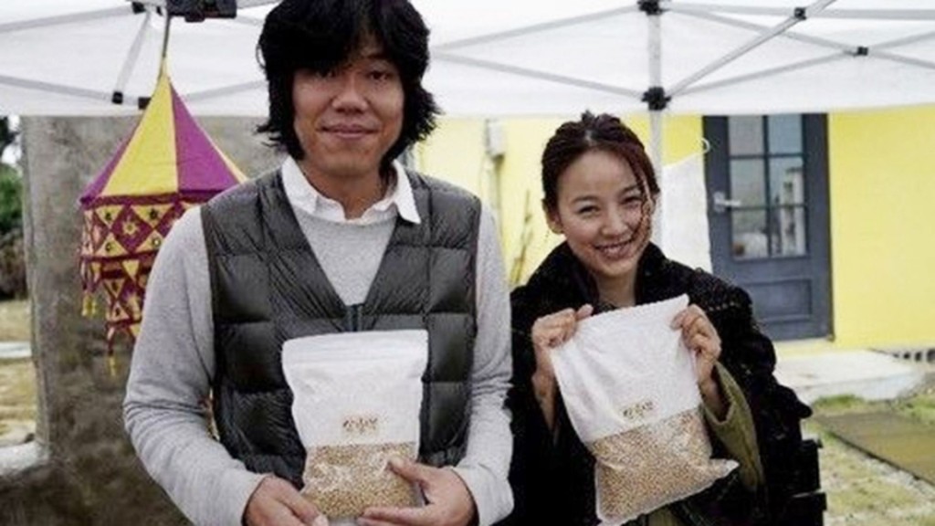 田麗玉認為李孝利夫婦是投身社會公益的藝人。