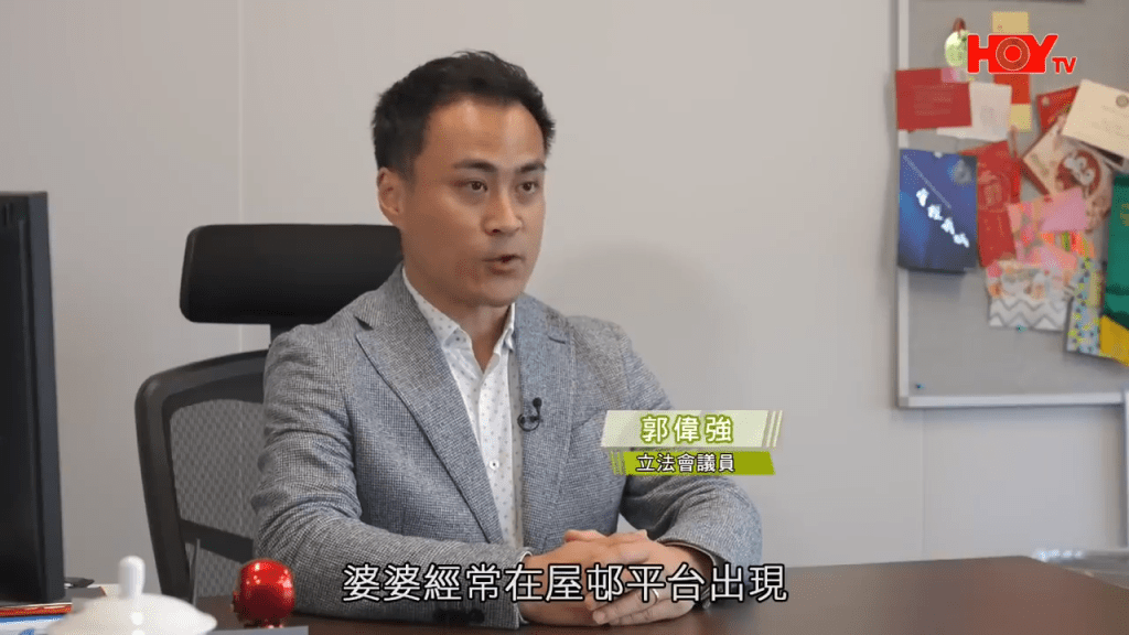 立法會議員郭偉強表示，雖然婆婆說單位已被截水截電，但是其實水電一直都有，沒有被截停。（HOY TV節目《一線搜查》截圖）