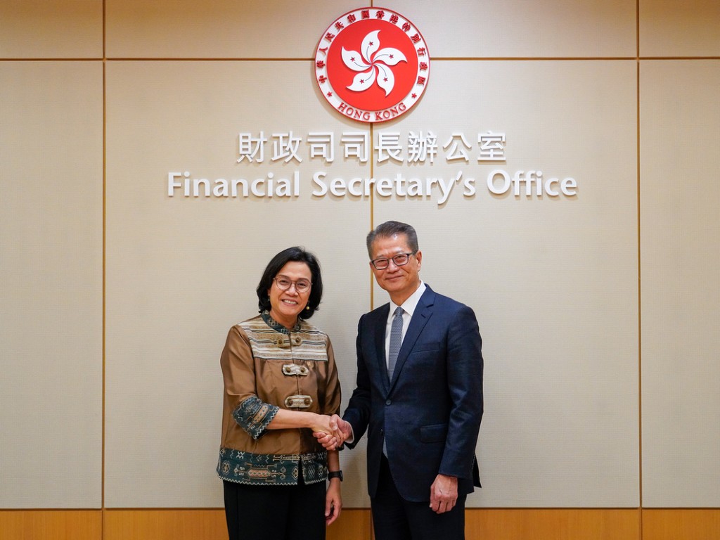 陳茂波與到訪的印尼財長Sri Mulyani Indrawati會面。陳茂波網誌 陳茂波與到訪的印尼財長Sri Mulyani Indrawati會面。陳茂波網誌