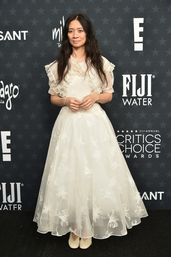 隨着金球獎報捷，外界普遍看好趙婷有望帶領《哈姆奈特》在即將舉行的奧斯卡金像獎再度衝擊最高榮譽。美聯社