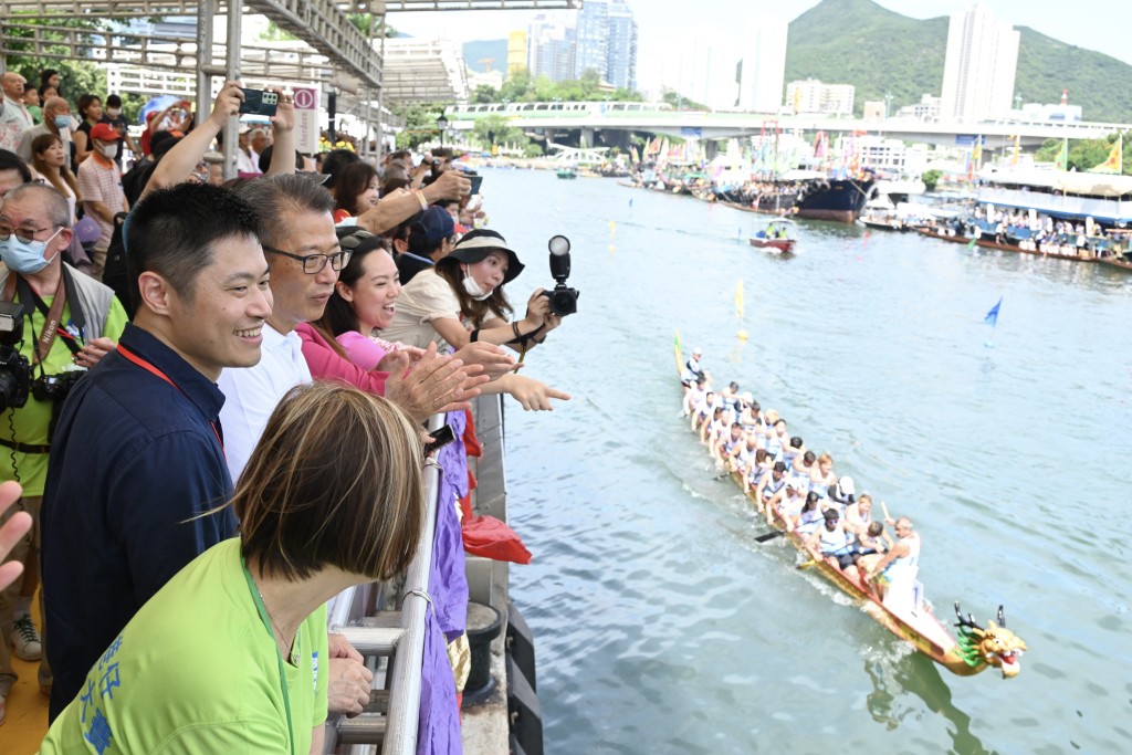 去年在香港仔举办的「2023香港仔龙舟竞渡大赛」。资料图片