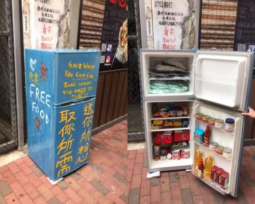 港爸在街頭設置了一個共享食物站。Unaizah Khan facebook 圖片