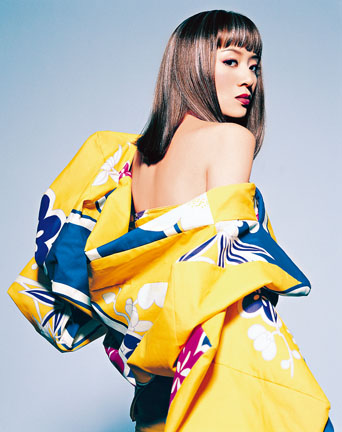 梅姐就是一位熱情、不拘小節、愛護後輩的傳奇人物。