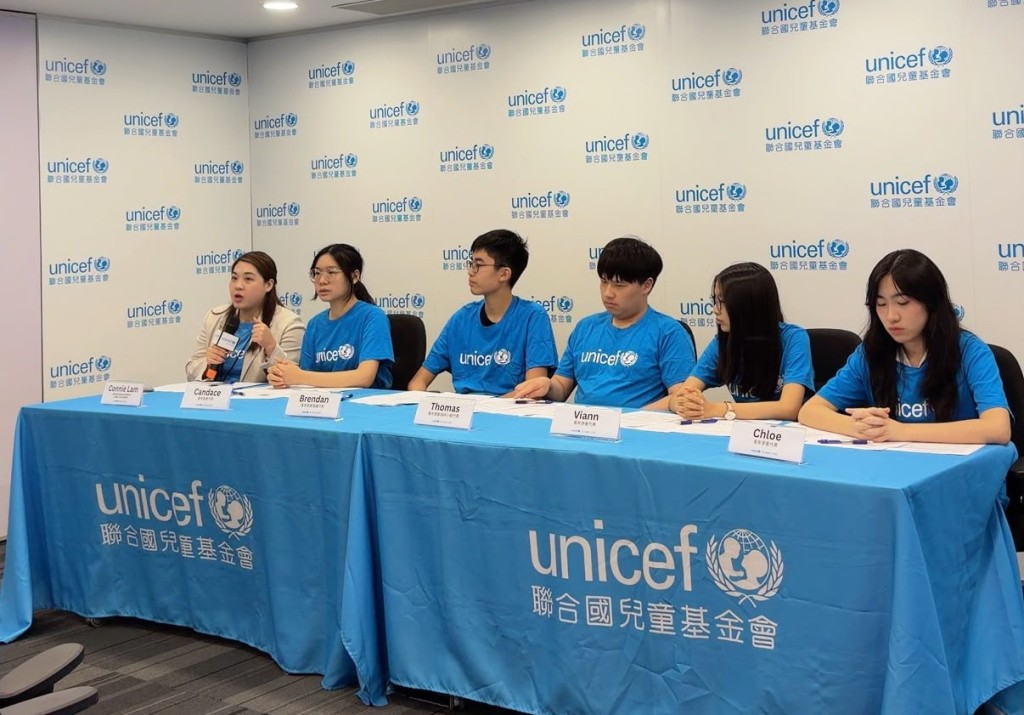 UNICEF HK 與UNICEF 青年使者攜手同行,協助他們發佈問卷調查結果。 UNICEF HK 與UNICEF 青年使者攜手同行,協助他們發佈問卷調查結果。