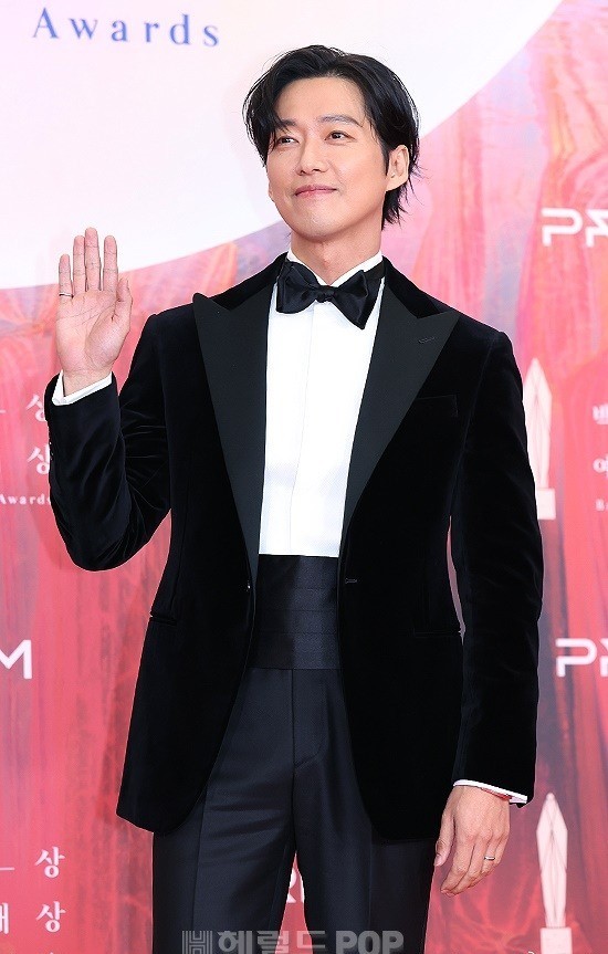 《恋人》南宫珉是“电视部门最佳男主角”大热。