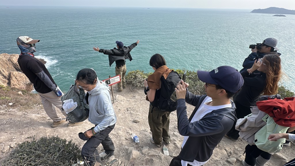 他指當局預期黃金周時人數會增多,漁護署將增加人手,提醒遊人保護環境。 他指當局預期黃金周時人數會增多,漁護署將增加人手,提醒遊人保護環境。