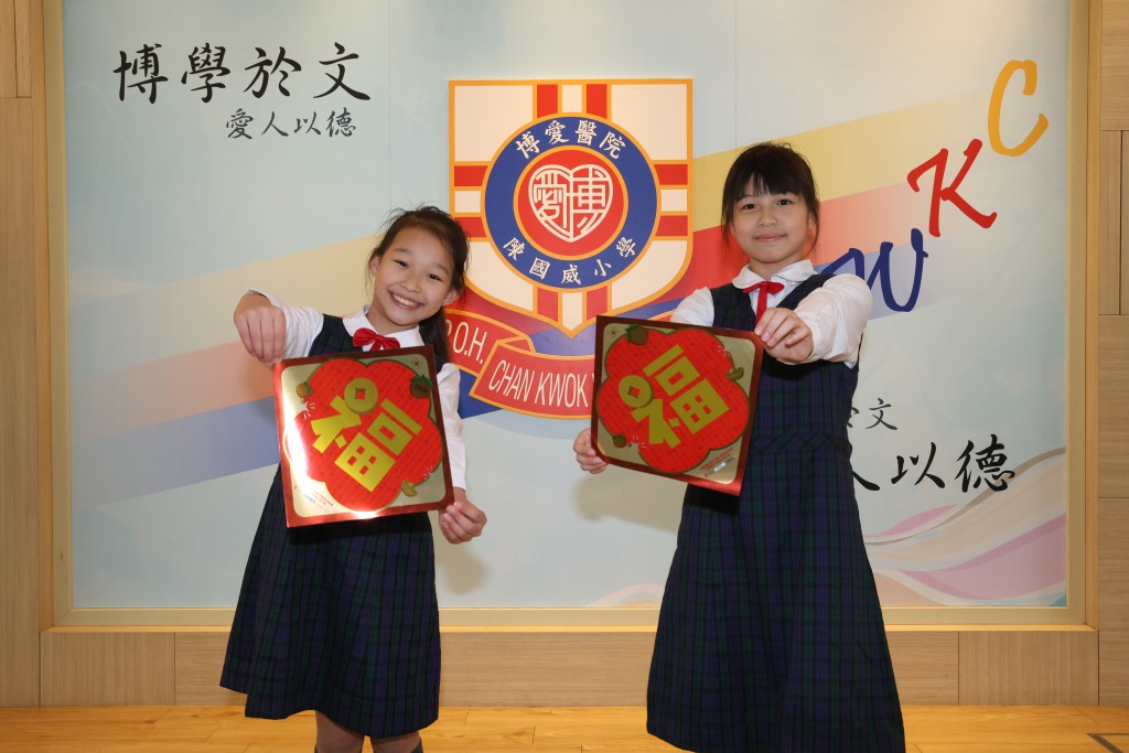 兩名「我要讚佢」學生大使認為每張揮春不僅是節日祝福，更是港人團結一心、傳遞正能量的見證。