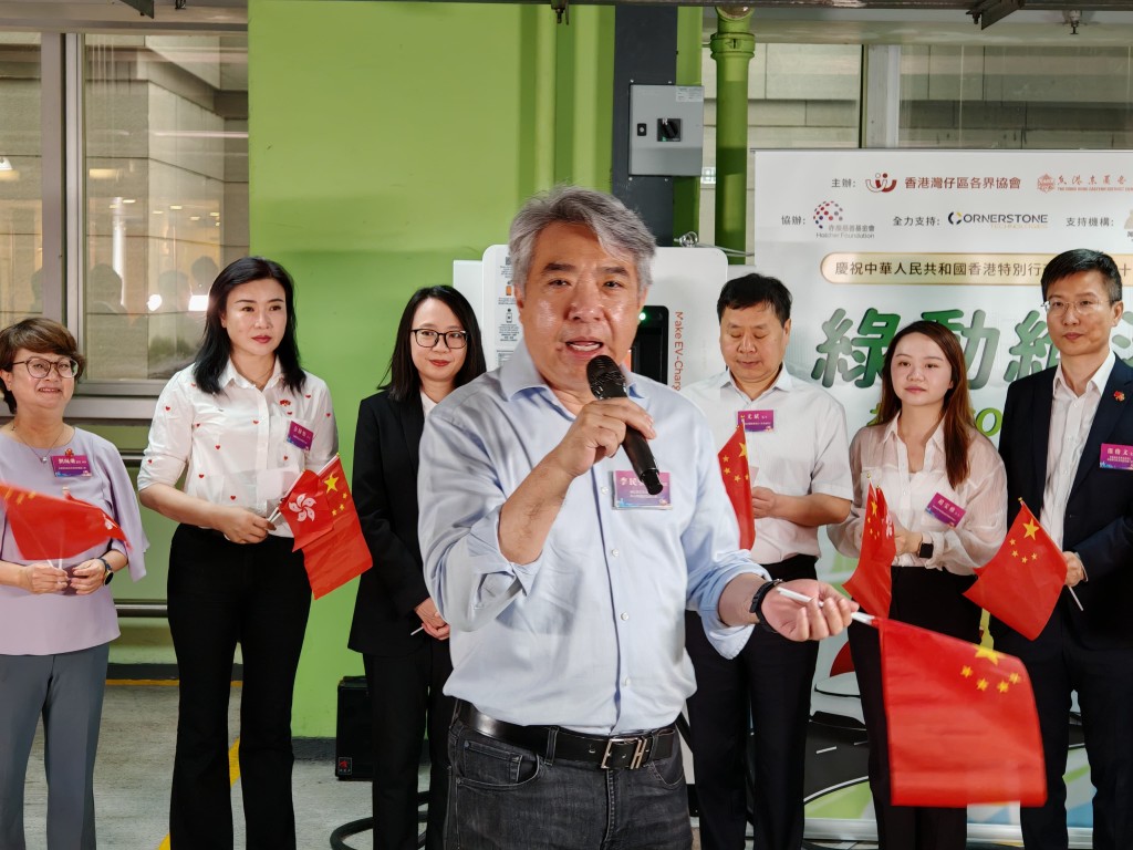 李民強MH表示：香港作為國際大都市，更應在環保領域擔當先行者角色，通過推廣綠色出行、建設低碳社區，為國家實現雙碳目標貢獻力量。