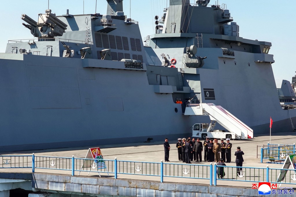 測試由新型驅逐艦「崔賢號」執行,這是北韓2艘5000噸級驅逐艦之一。法新社 測試由新型驅逐艦「崔賢號」執行,這是北韓2艘5000噸級驅逐艦之一。法新社