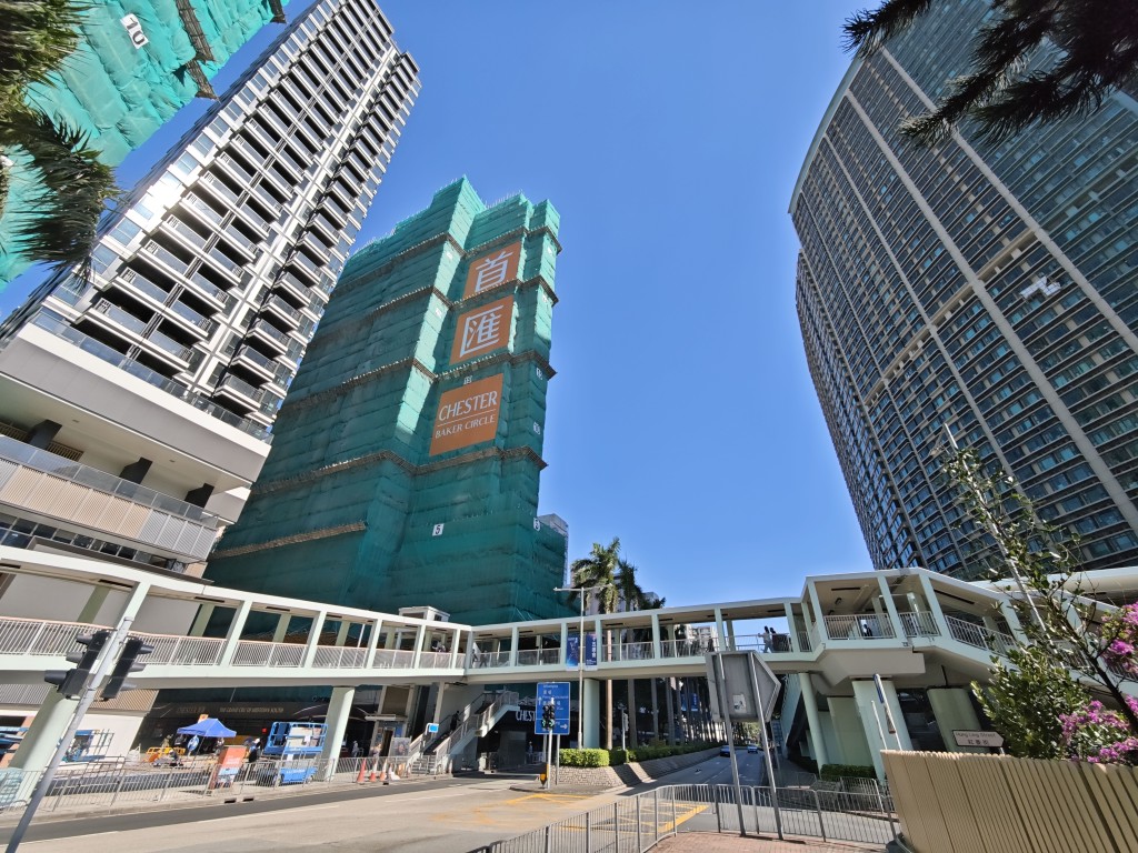首汇目前已售出218伙,套现约19亿元。 首汇目前已售出218伙,套现约19亿元。