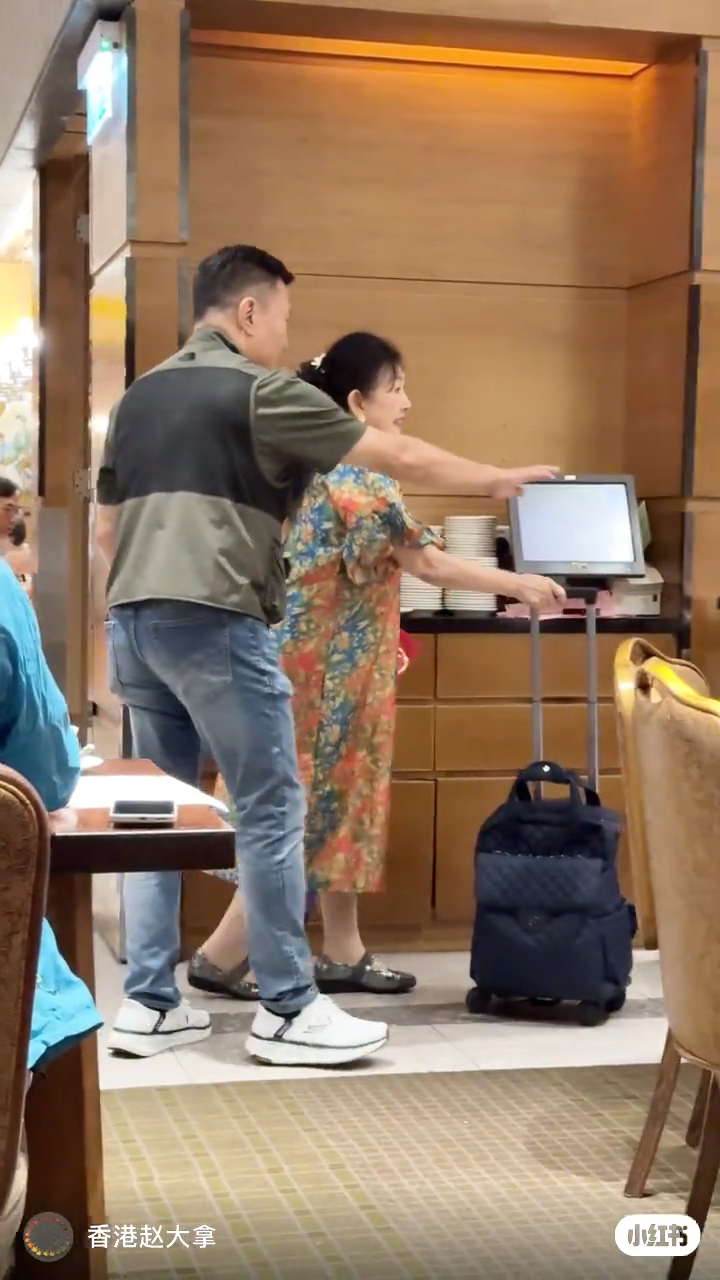林小湛獨自推喼出席活動。