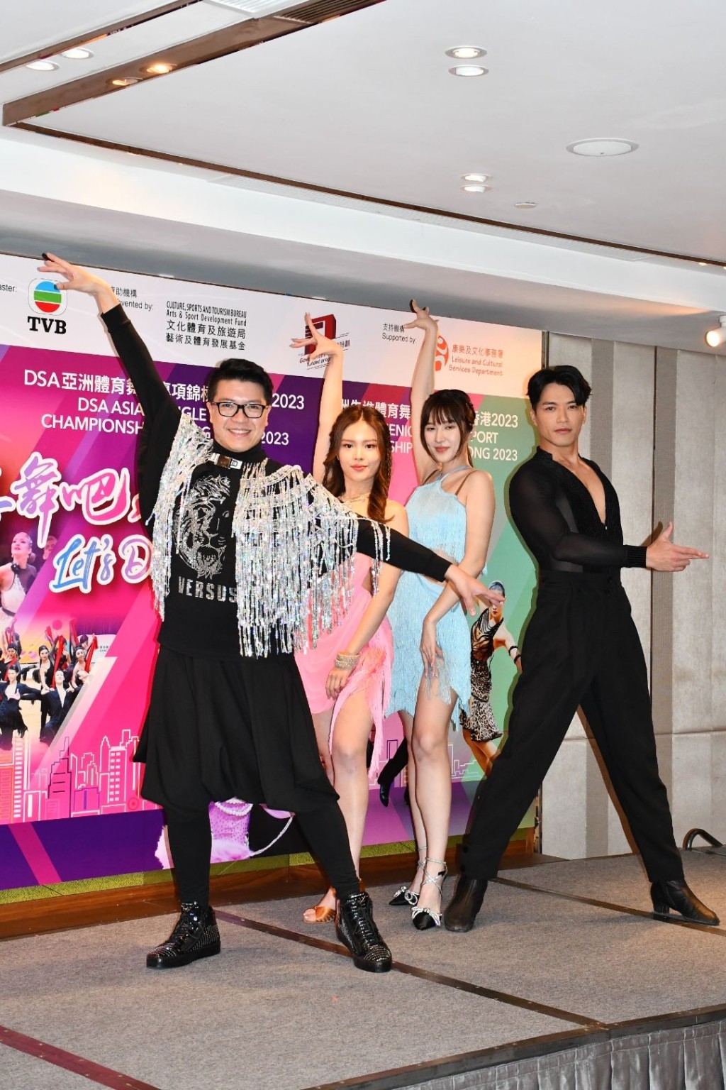 許家傑、關浩揚、黃瀅仴及鞏姿希出席「喜舞吧！香港」宣傳活動。