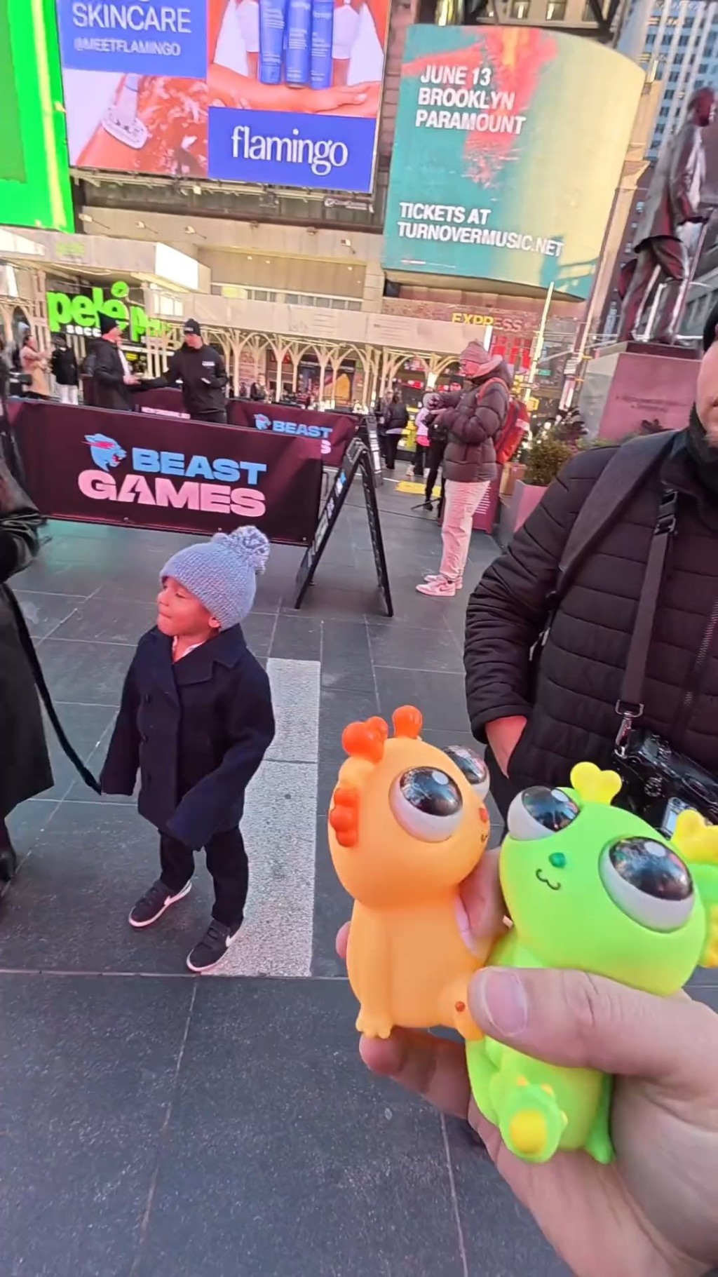 「爆眼龙」凭「刀乐哥」翻红。