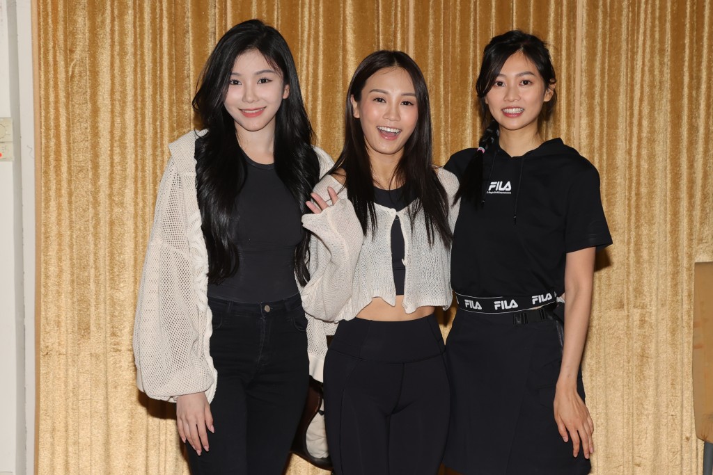 （左起）王敏慈、蘇韻姿、郭柏妍等早前為《萬千星輝賀台慶》跳舞項目綵排。