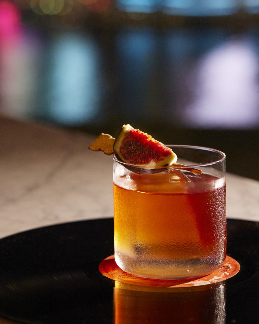 客人也可享用一杯宴後雞尾酒，一邊欣賞 Studio 54 唱片騎士的强勁節拍。 