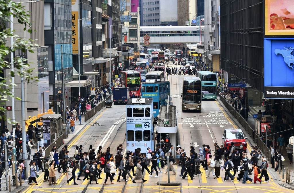 本港求職網中提及AI 的空缺僅得5.3%，低於新加坡相關網站的6.1%。