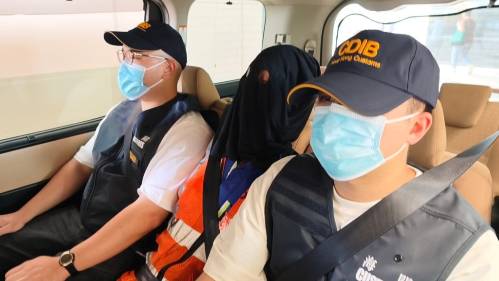 被捕男子帶署調查。