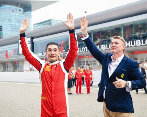 方中信近日现身上海国际赛车场，出席为期两天的2019法拉利赛道日嘉年华。