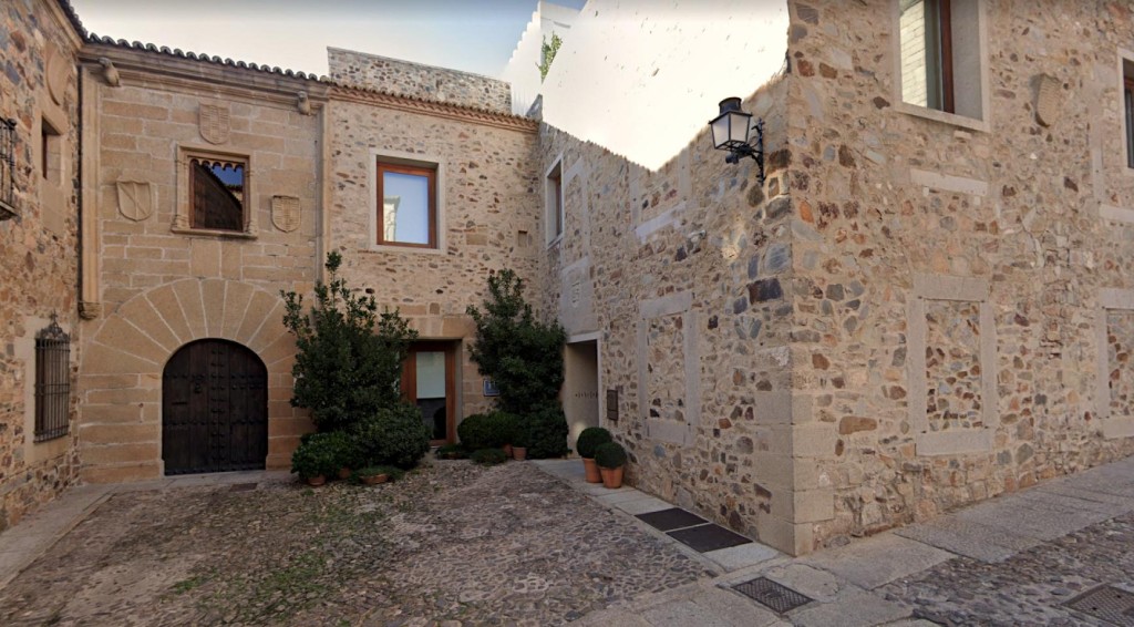 遭盜竊的「中庭酒店」（Atrio hotel）位於西班牙西南部卡塞雷斯（Caceres）。