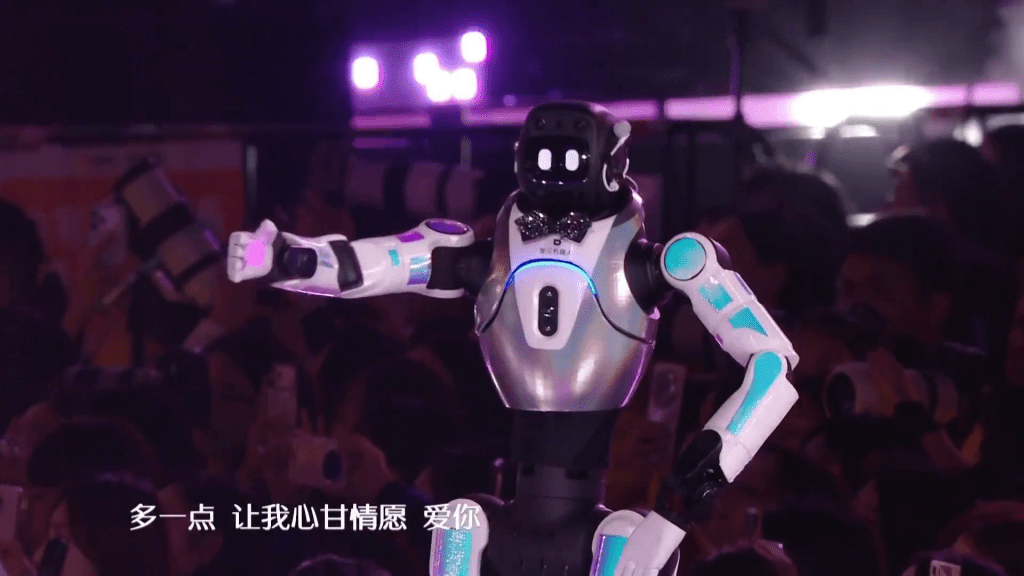 王心凌同台炸場，智元機械人靈犀X2亮相湖南衛視爆紅。